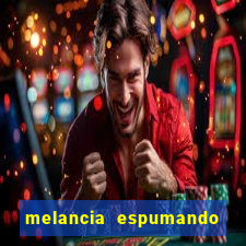 melancia espumando melancia saindo espuma